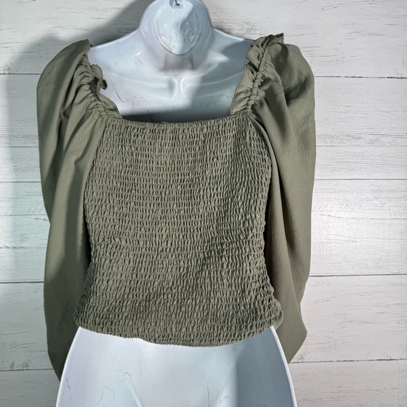 ASTR THE LABEL Square Neck Puff Sleeve Top Smocked Women Small Sage Green - Picture 3 of 4